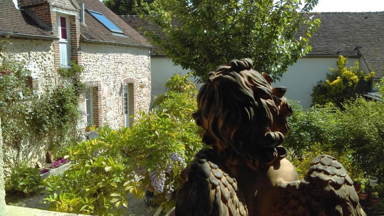 Les 3 Roses Bed & Breakfast Villeneuve-sur-Yonne Eksteriør bilde