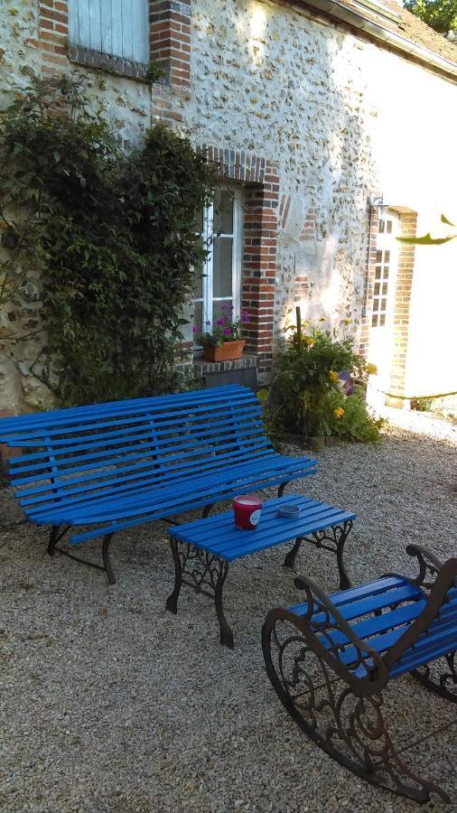 Les 3 Roses Bed & Breakfast Villeneuve-sur-Yonne Eksteriør bilde