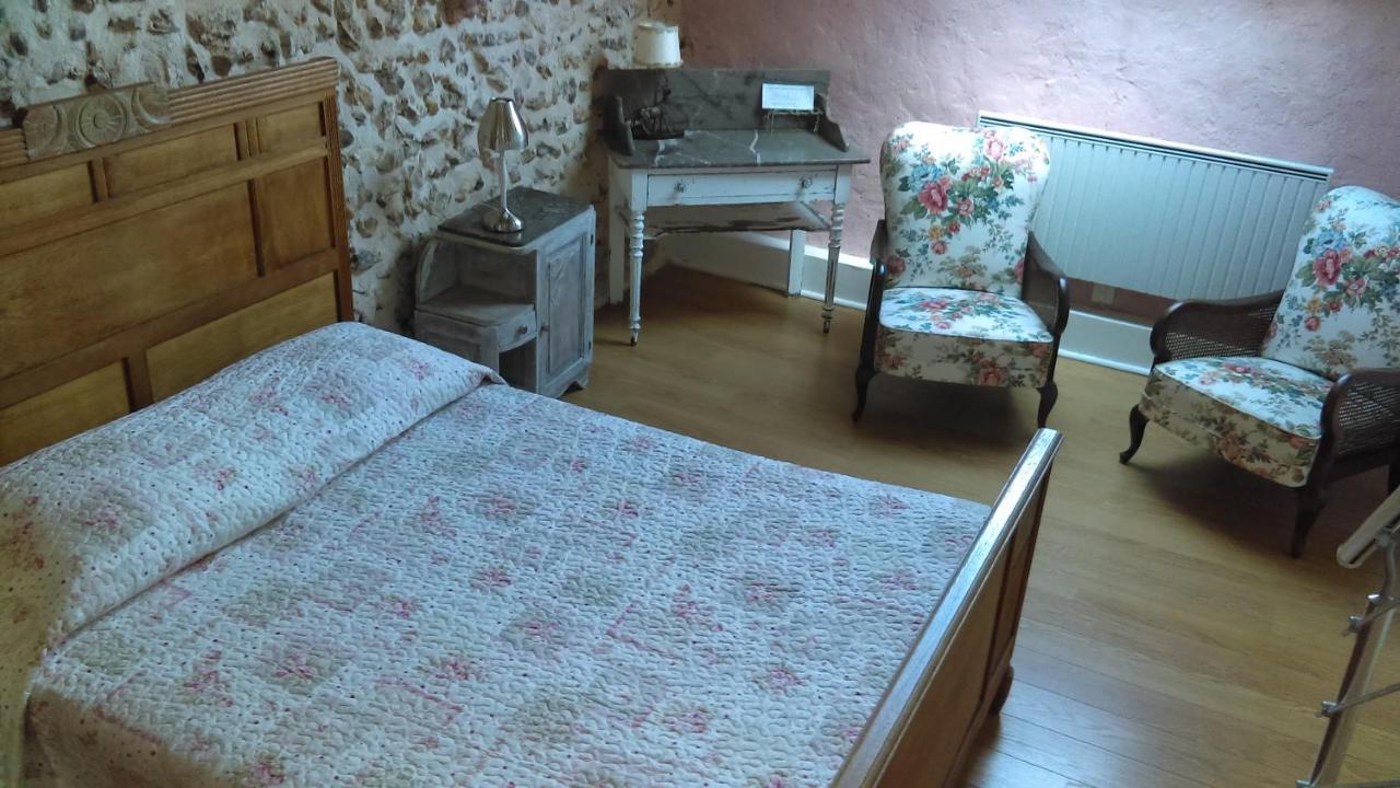 Les 3 Roses Bed & Breakfast Villeneuve-sur-Yonne Eksteriør bilde