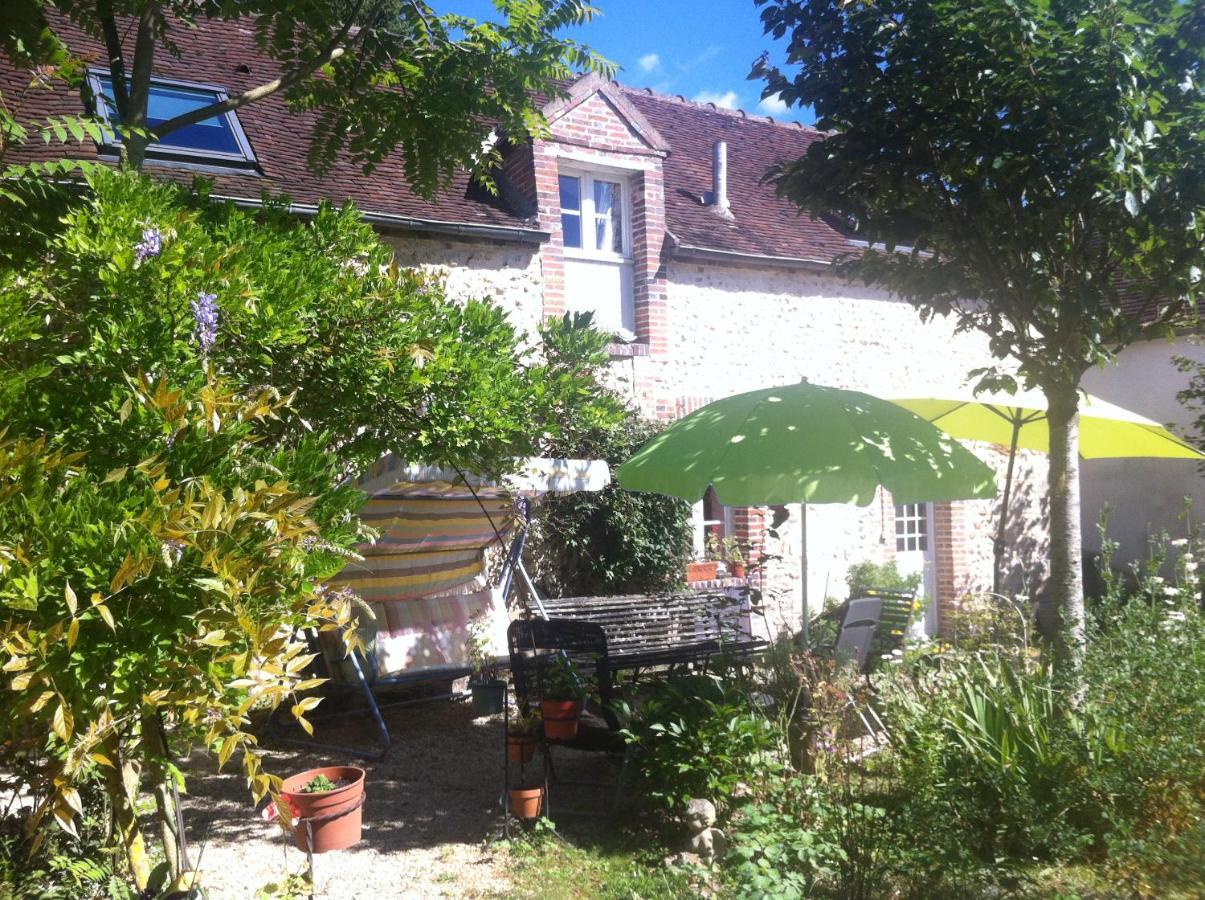 Les 3 Roses Bed & Breakfast Villeneuve-sur-Yonne Eksteriør bilde